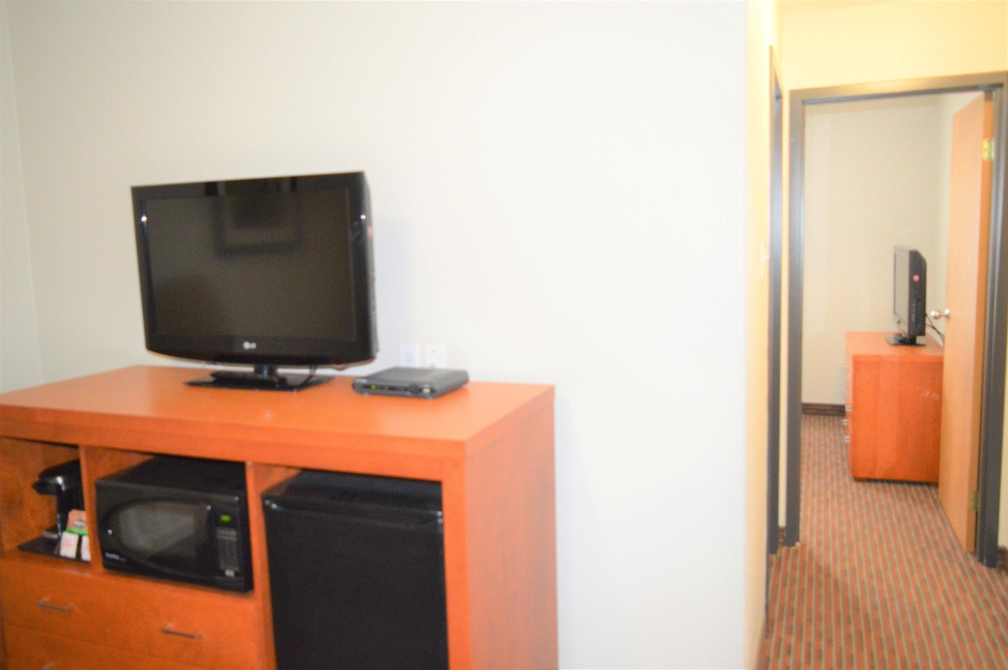 Super 8 By Wyndham Grande Prairie Hotel Bagian luar foto