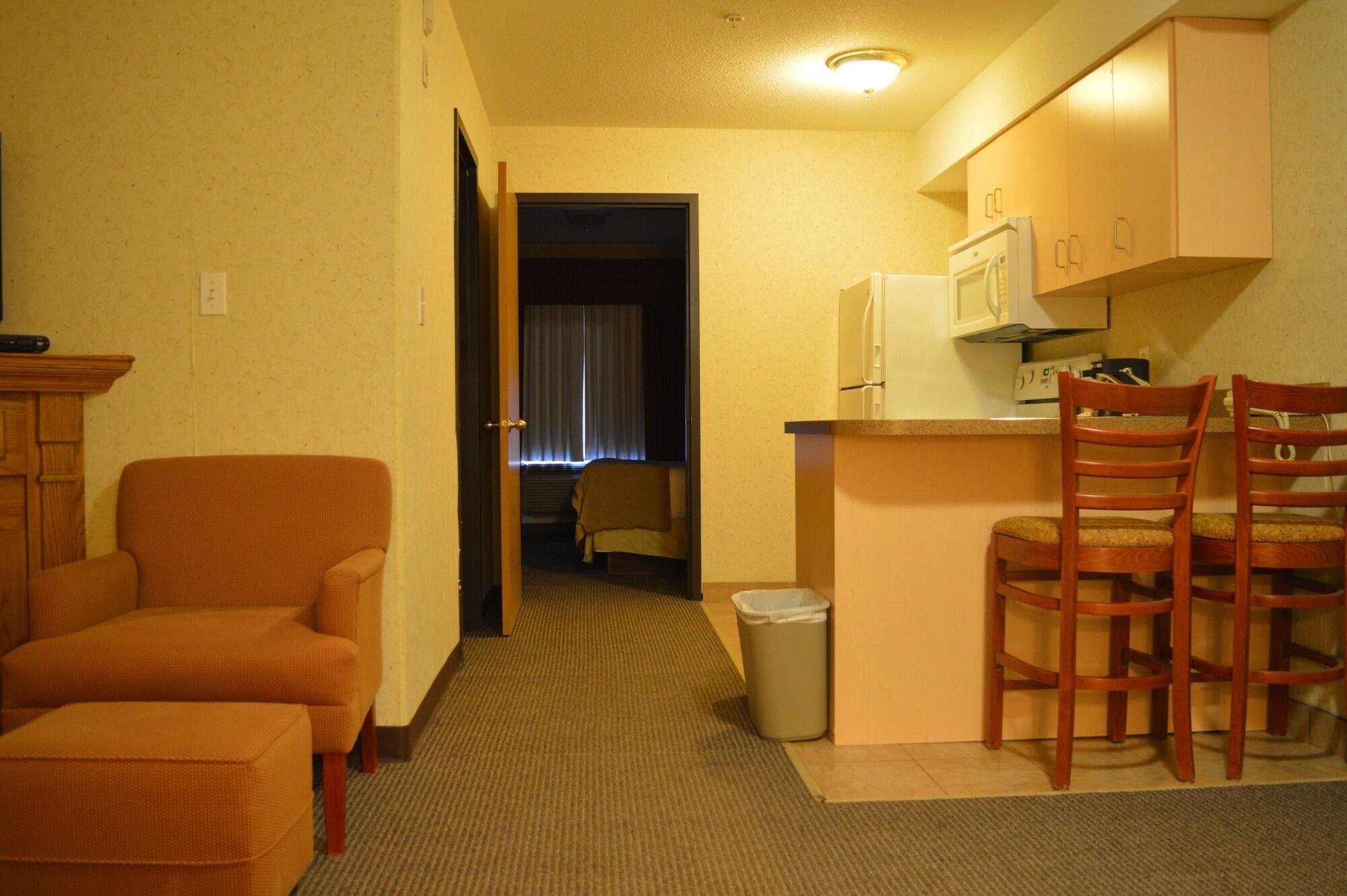 Super 8 By Wyndham Grande Prairie Hotel Bagian luar foto