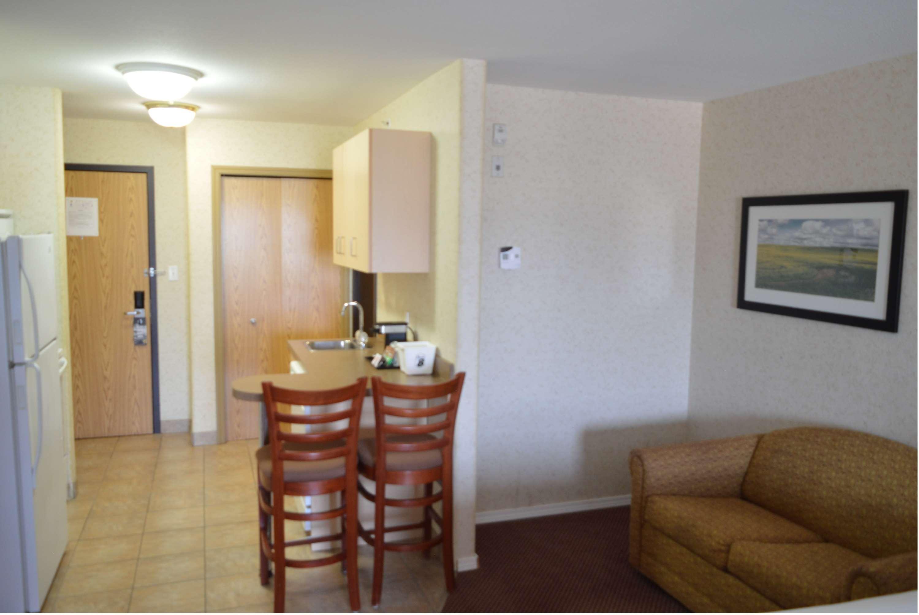Super 8 By Wyndham Grande Prairie Hotel Bagian luar foto