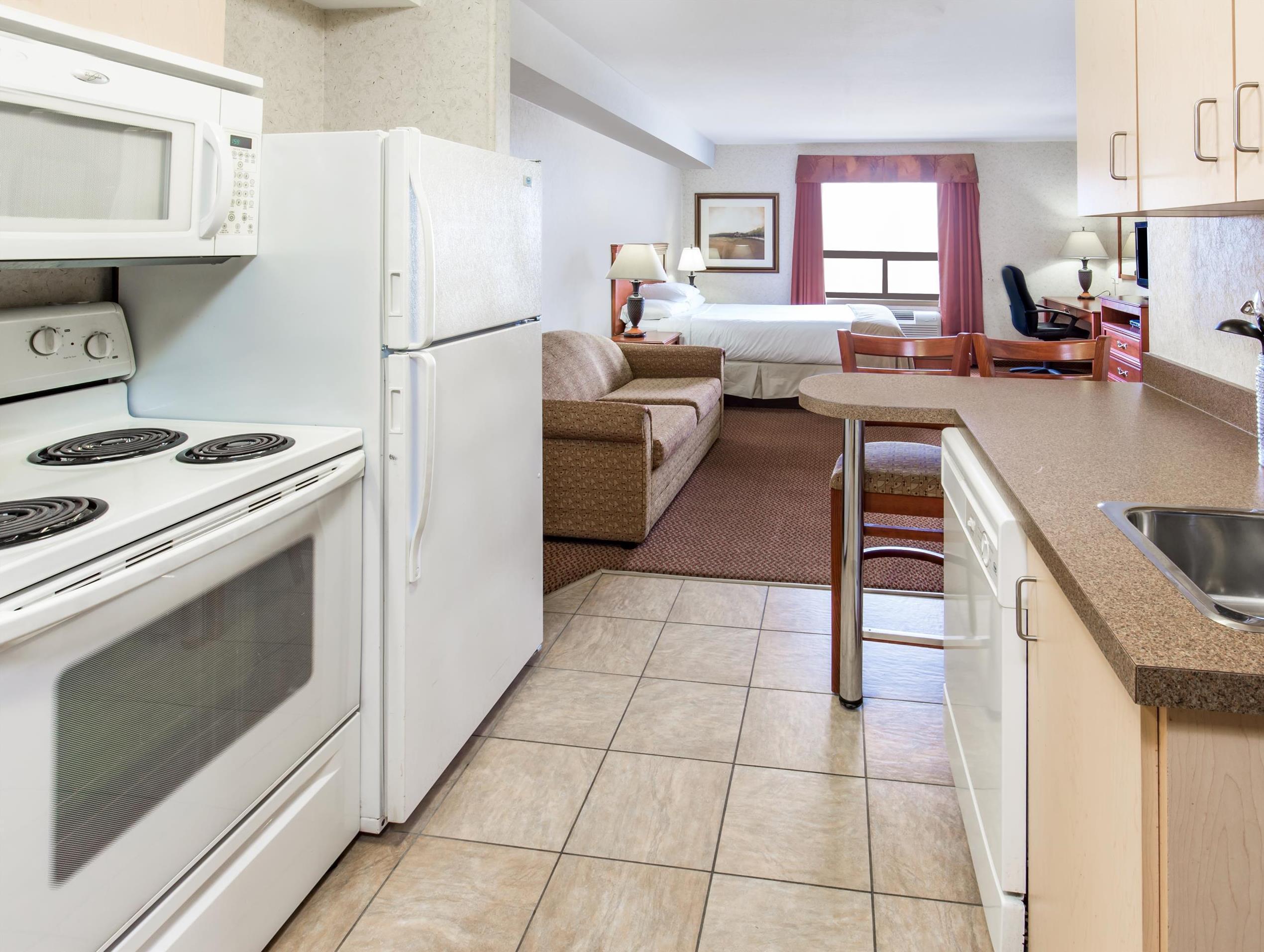 Super 8 By Wyndham Grande Prairie Hotel Bagian luar foto