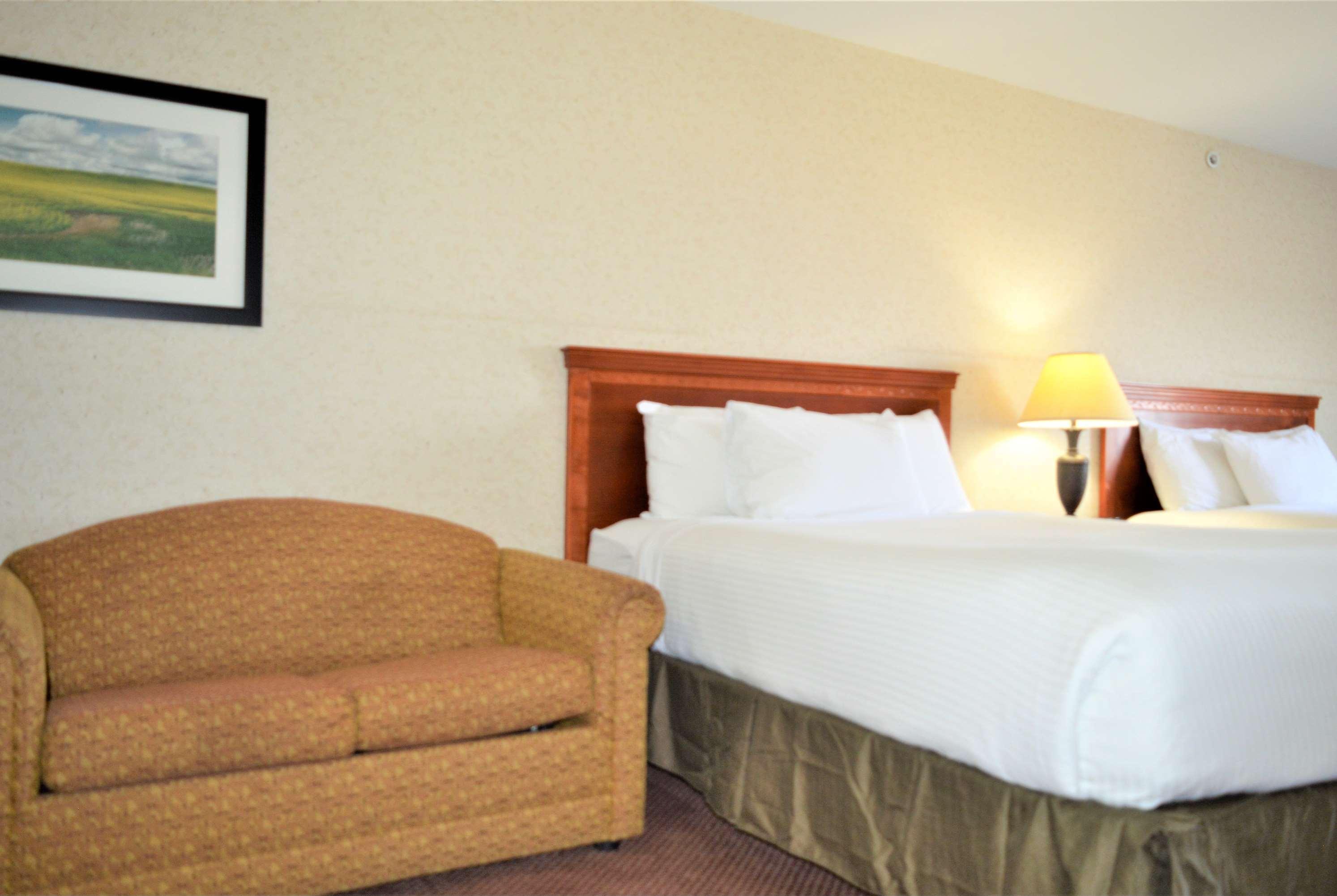 Super 8 By Wyndham Grande Prairie Hotel Bagian luar foto