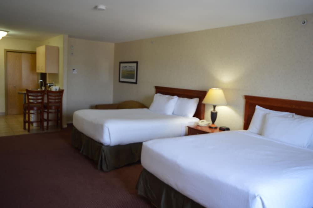 Super 8 By Wyndham Grande Prairie Hotel Bagian luar foto