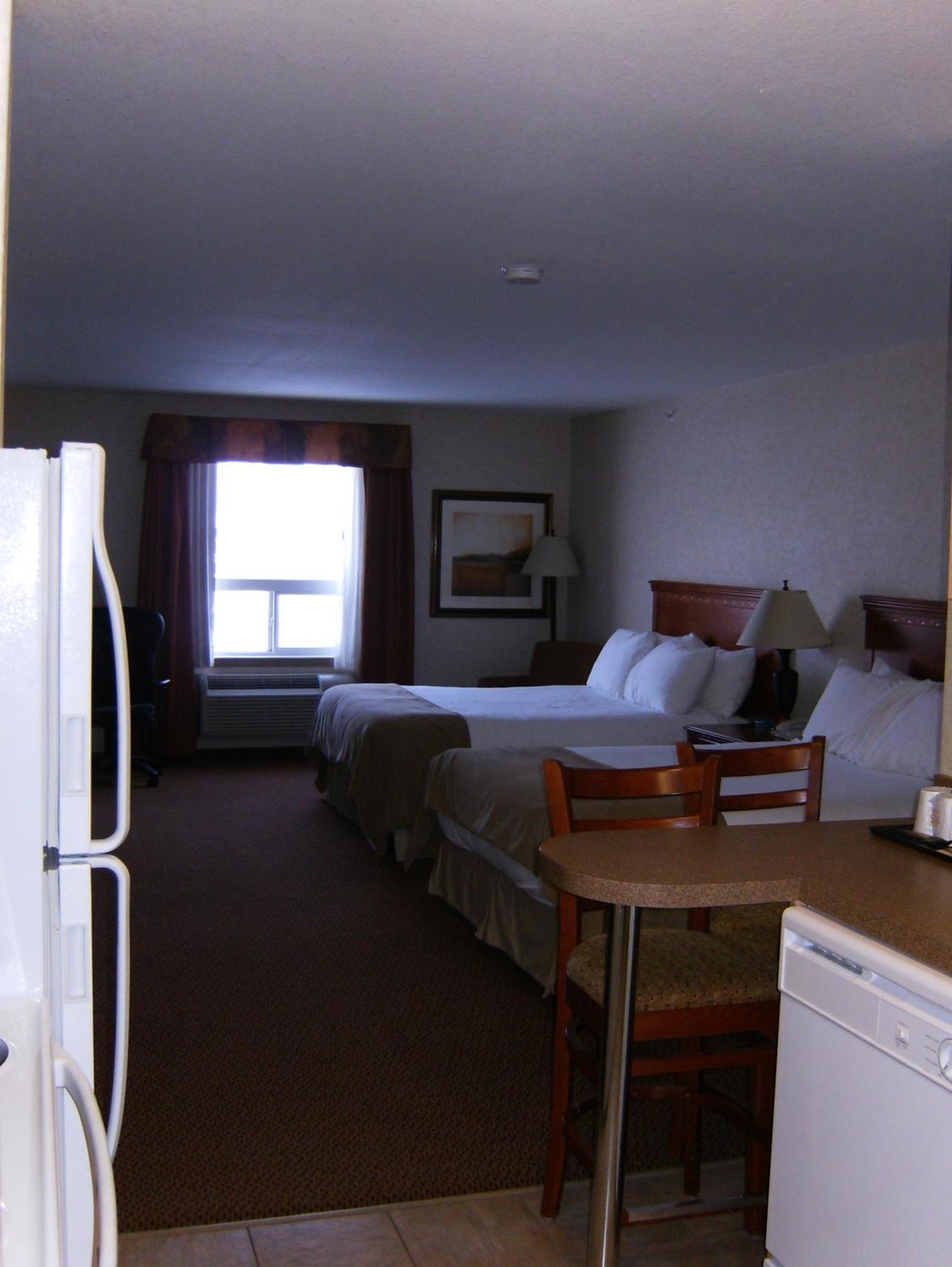 Super 8 By Wyndham Grande Prairie Hotel Bagian luar foto