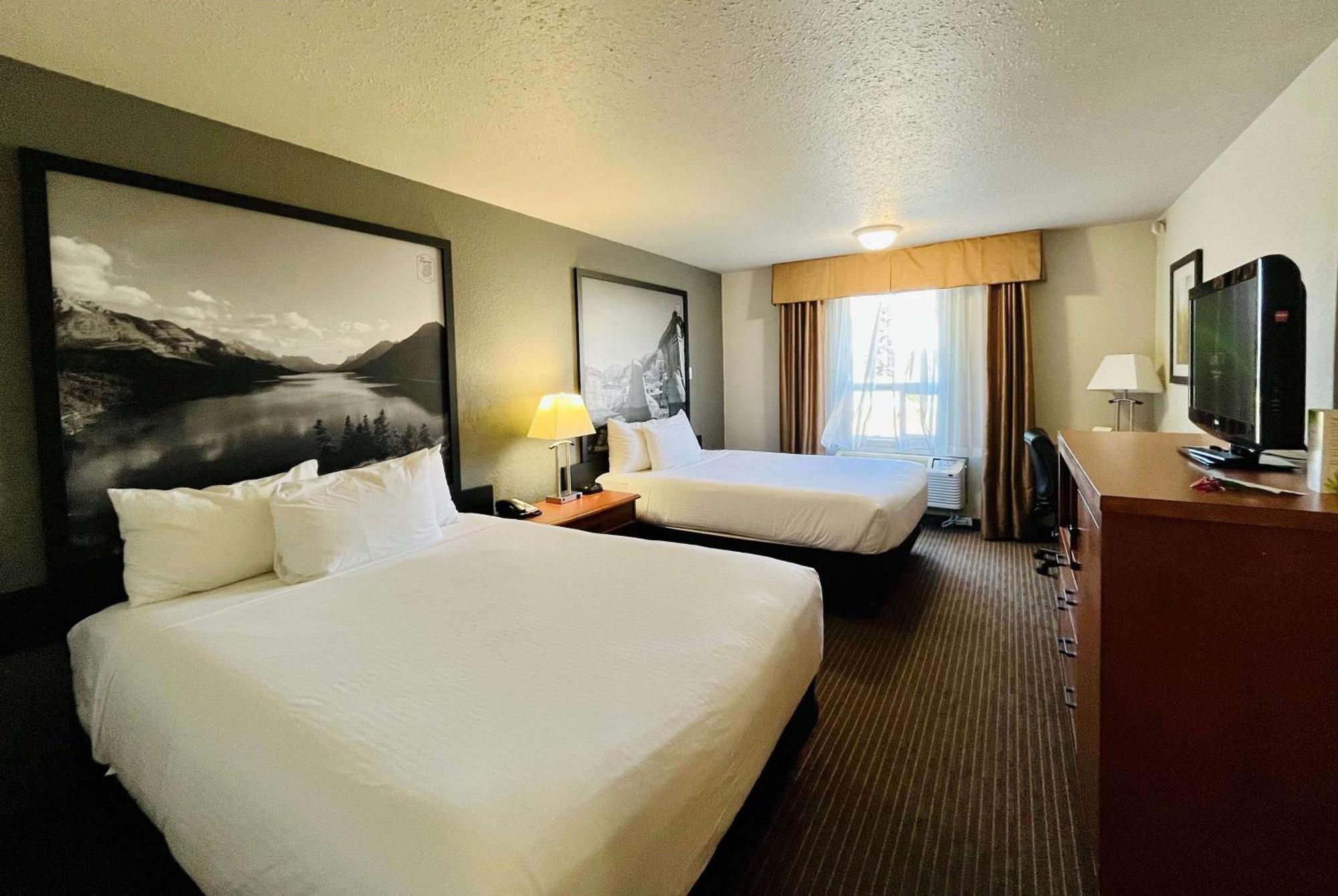 Super 8 By Wyndham Grande Prairie Hotel Bagian luar foto