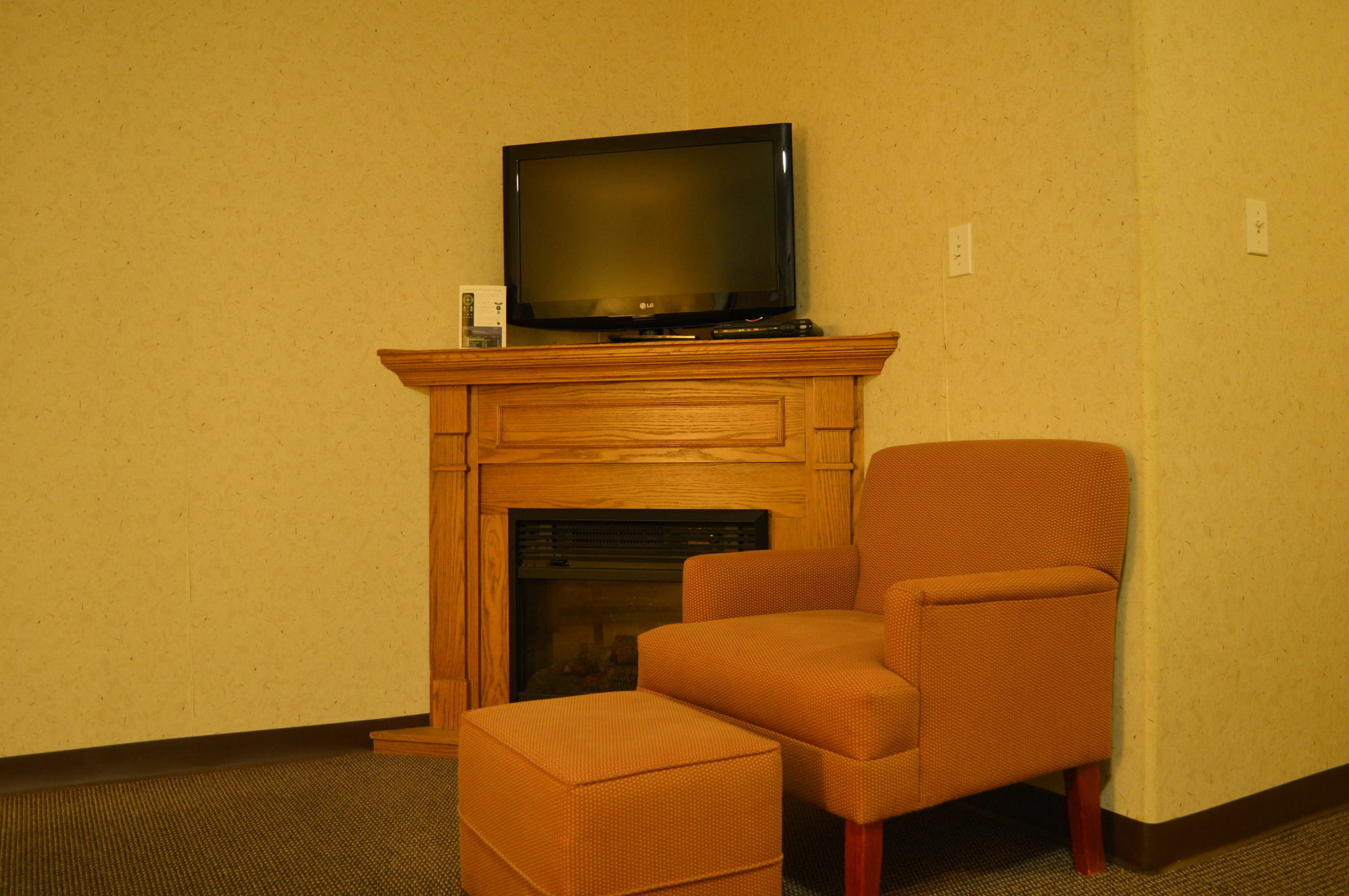 Super 8 By Wyndham Grande Prairie Hotel Bagian luar foto