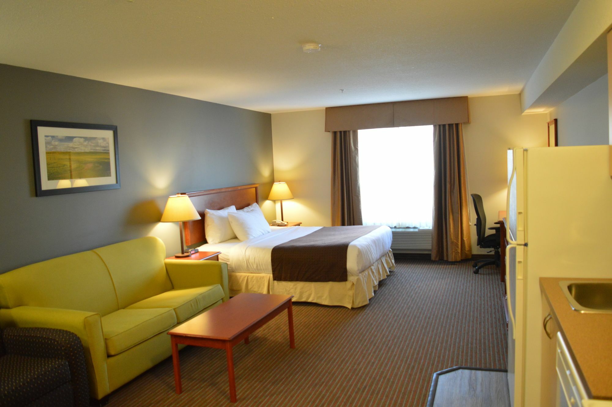 Super 8 By Wyndham Grande Prairie Hotel Bagian luar foto