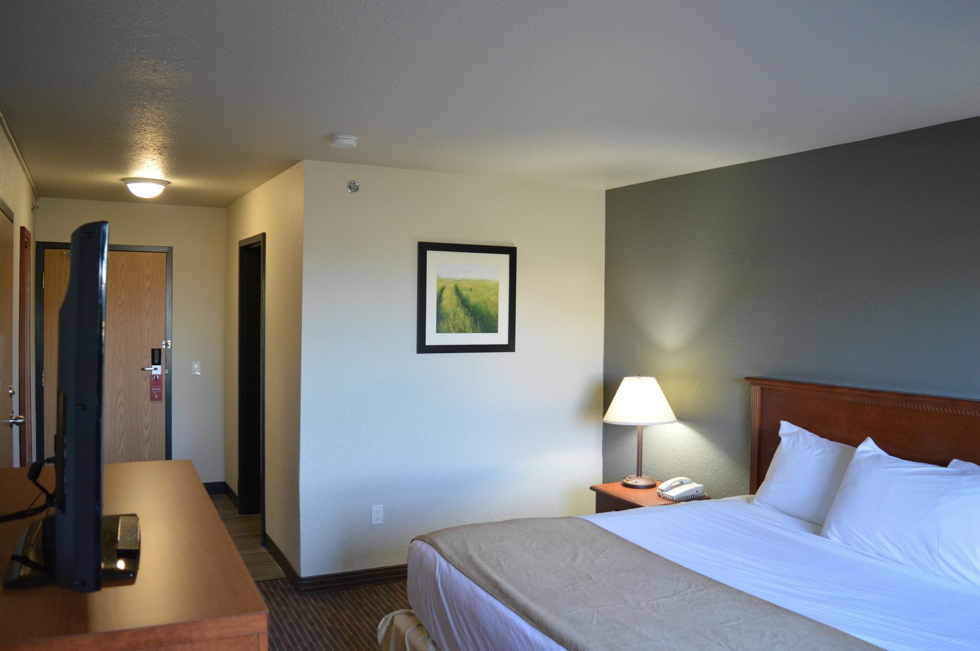 Super 8 By Wyndham Grande Prairie Hotel Bagian luar foto